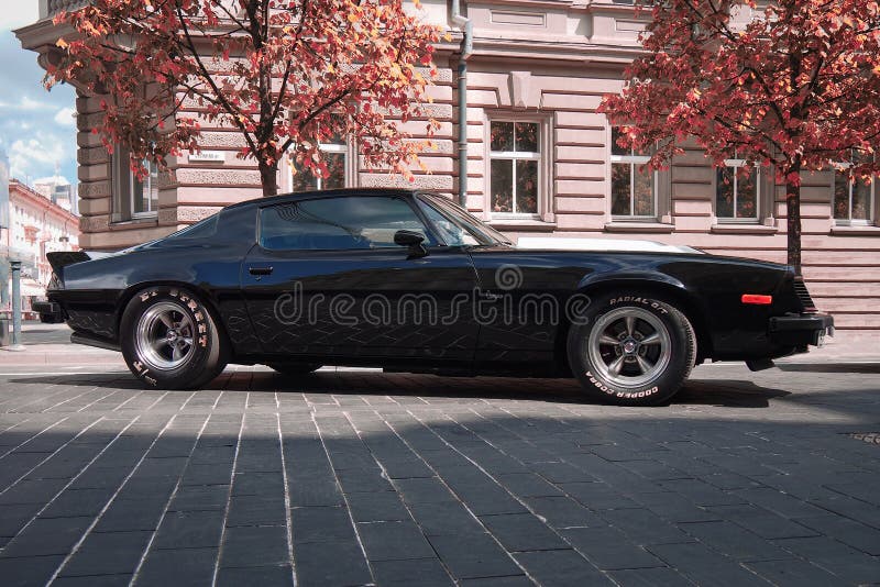 Cúpe Desportivo Chevrolet Camaro De 1975, Segunda Geração Fotografia  Editorial - Imagem de vermelho, velho: 171802262