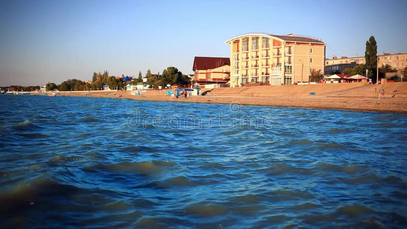 Côte du sud de mer d'Azov dans la vue d'été du banque de vidéos