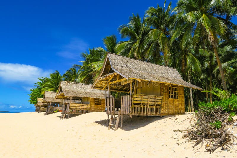 Cabanas na praia da ilha do paraíso foto de stock Cabanas na praia da ilha do paraíso foto de stock