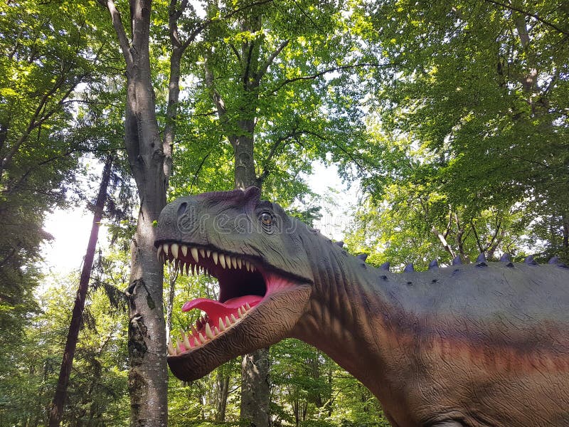 Cabeça de raiva do jogador de dinossauro t rex que joga o jogo no