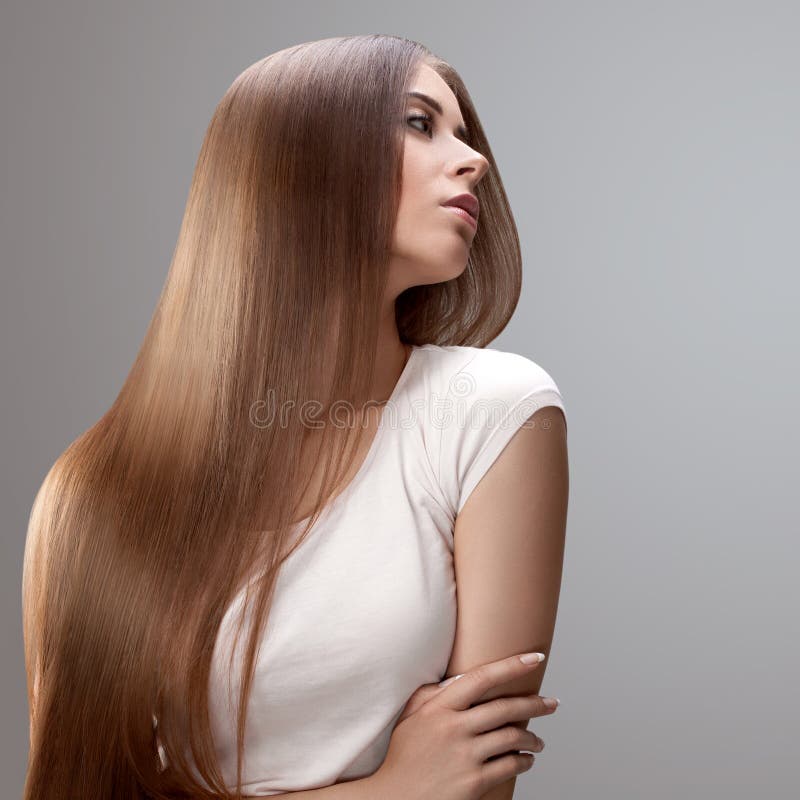 Foto de Jovem Marrom Cabelo Lindo Modelo Com Cabelo Longo Cacheado E Bem  Preparado Ondas De Cabelo Excelente Cuidados De Cabeleireiro Cabelo E Arte  e mais fotos de stock de Pelo 