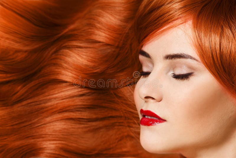 Menina Bonita sexy Do Ruivo Com Cabelo Longo Retrato Perfeito Da Mulher  No Fundo Preto Cabelo Lindo E Beleza Natural Dos Olhos Foto de Stock -  Imagem de luxo, facial: 94328166