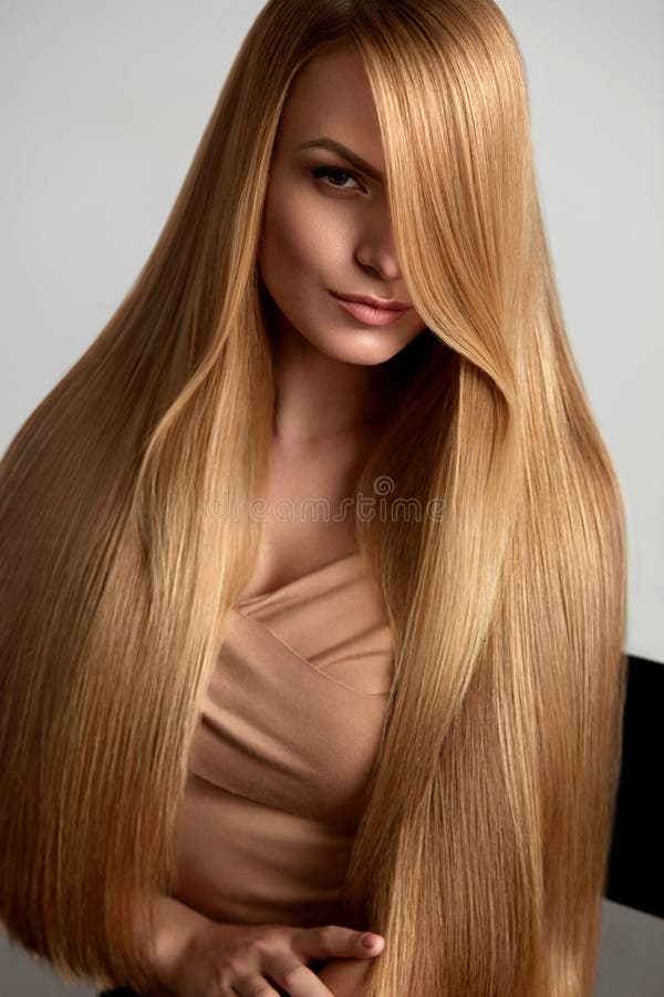 Cabelo Longo Bonito Cabelo Modelo De with Blonde Curly Da Mulher Imagem de  Stock - Imagem de perfeito, lindo: 85706277