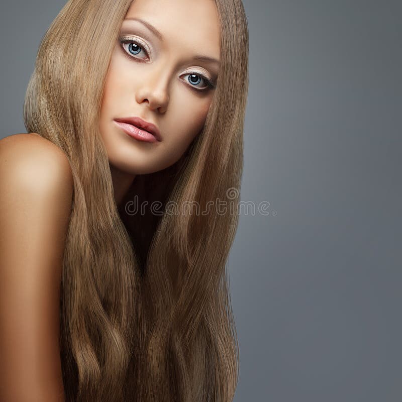 Menina Bonita sexy Do Ruivo Com Cabelo Longo Retrato Perfeito Da Mulher  No Fundo Preto Cabelo Lindo E Beleza Natural Dos Olhos Imagem de Stock -  Imagem de longo, fechamento: 94329037