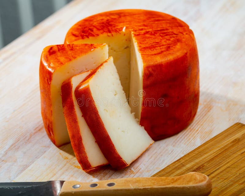 Cabeza de queso de cabra foto de archivo. Imagen de almuerzo 232351020