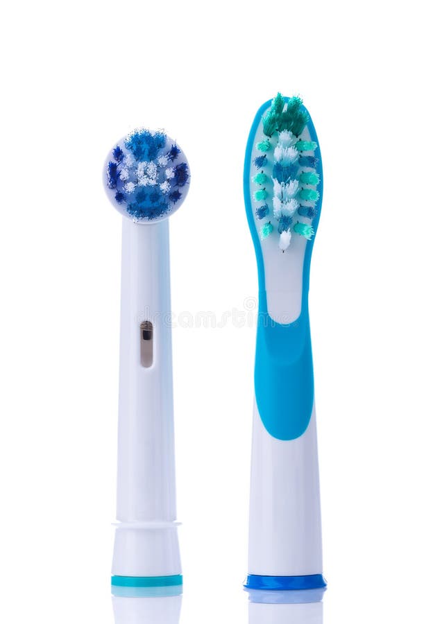 Cabezas del reemplazo del cepillo de dientes eléctrico con los anillos del color imágenes de archivo libres de regalías Cabezas del reemplazo del cepillo de dientes eléctrico con los anillos del color imágenes de archivo libres de regalías