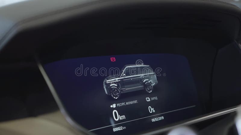 Cabina do piloto do veículo e tela, fim da eletrônica do carro acima Informação sobre o automóvel que indica na tela Conceito de
