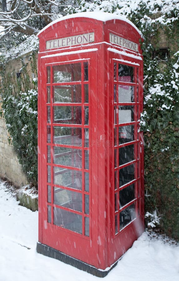 Cabina telefonica in neve fotografia stock libera da diritti Cabina telefonica in neve fotografia stock libera da diritti