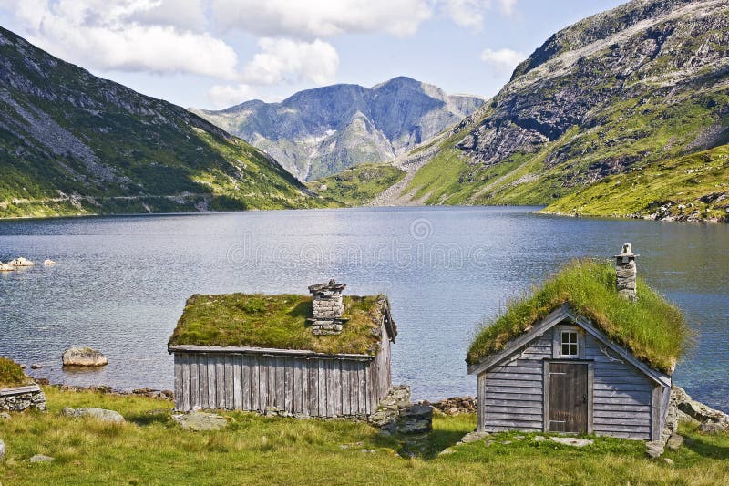 Cabine e lago imagem de stock Cabine e lago imagem de stock
