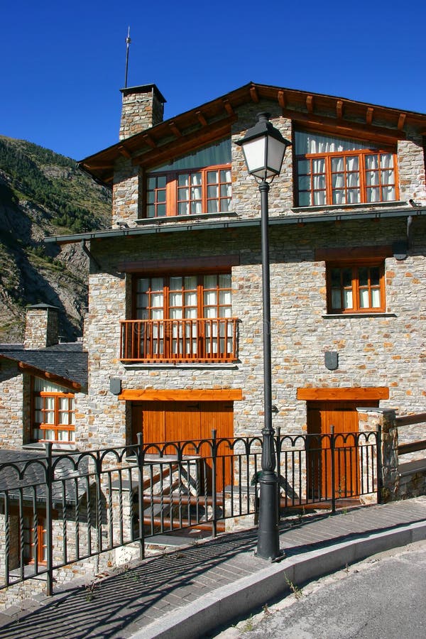 Cabine típica de Pyrenees fotos de stock Cabine típica de Pyrenees fotos de stock