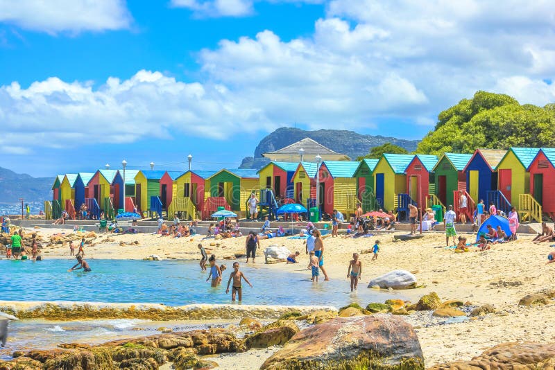 Cabines colorées de plage images libres de droits Cabines colorées de plage images libres de droits