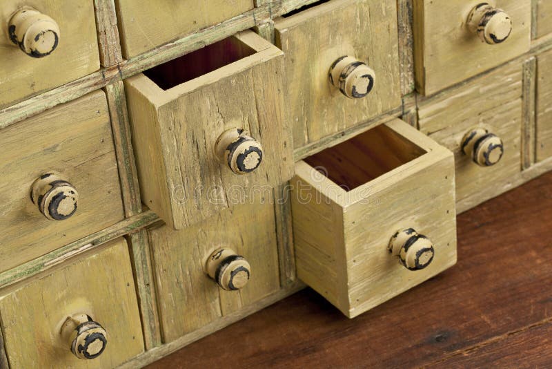Cabintet da gaveta do apothecary do vintage imagens de stock Cabintet da gaveta do apothecary do vintage imagens de stock