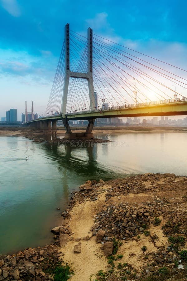 Cablu a rămas punte la apus. Cablu a rămas pod la apus în China