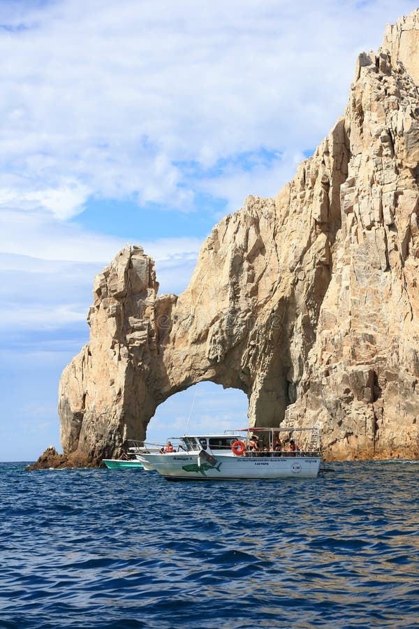 CABO DEEEP SEA FISHING BOAT EXCURSION AT EL ARCO