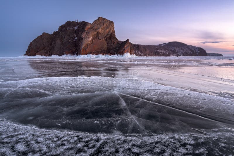 Cabo Khoboy da ilha de Olkhon, o Lago Baikal, Rússia fotografia de stock Cabo Khoboy da ilha de Olkhon, o Lago Baikal, Rússia fotografia de stock
