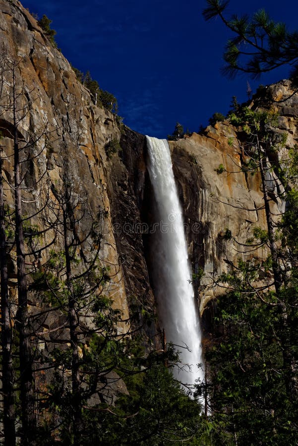 Cachoeira de Bridalveil no parque nacional de Yosemite imagem de stock royalty free Cachoeira de Bridalveil no parque nacional de Yosemite imagem de stock royalty free