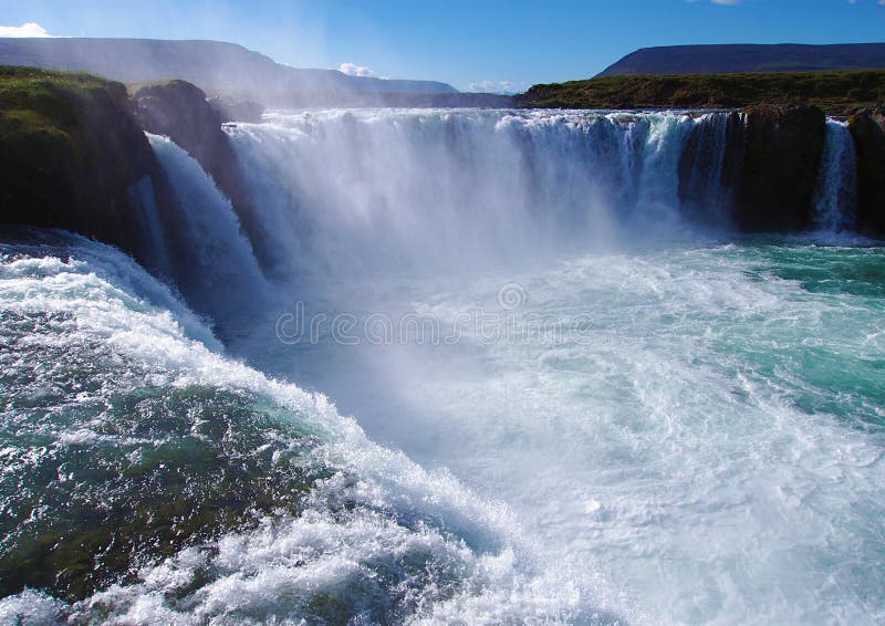 Cachoeira de Godafoss na ilha sem povos fotos de stock royalty free Cachoeira de Godafoss na ilha sem povos fotos de stock royalty free
