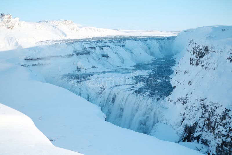 Cachoeira de Gullfoss no inverno Cachoeira bonita Gullfoss, marco famoso em Islândia fotos de stock Cachoeira de Gullfoss no inverno Cachoeira bonita Gullfoss, marco famoso em Islândia fotos de stock