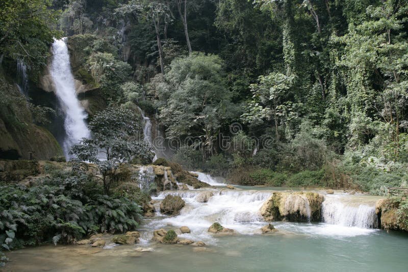 Cachoeira de Kuoang Si foto de stock royalty free Cachoeira de Kuoang Si foto de stock royalty free