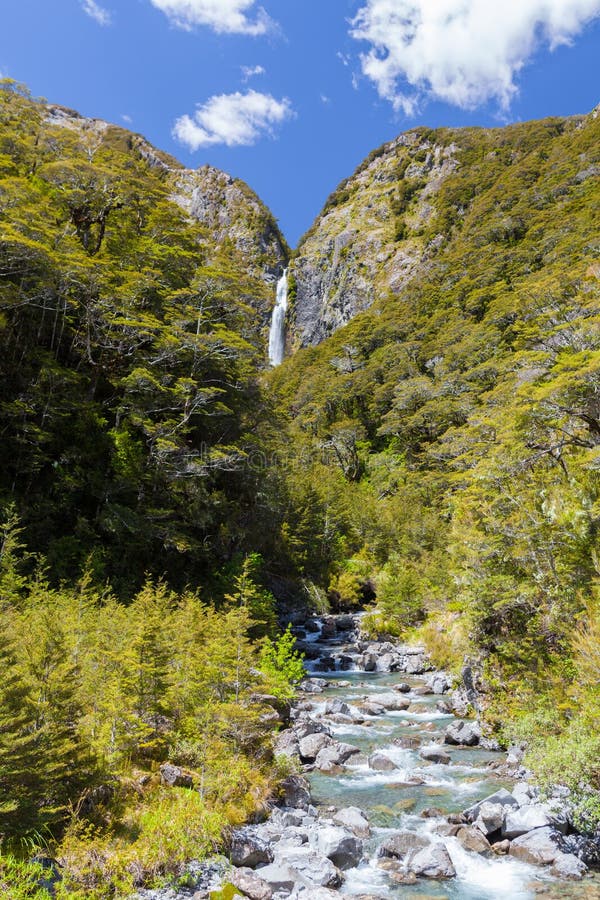 Cachoeira do Punchbowl do diabo majestoso, a passagem de Arthur, Canterbury, imagem de stock royalty free Cachoeira do Punchbowl do diabo majestoso, a passagem de Arthur, Canterbury, imagem de stock royalty free