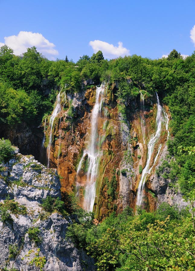 Cachoeira grande da batida de Veliki, parque nacional de Plitvice imagem de stock Cachoeira grande da batida de Veliki, parque nacional de Plitvice imagem de stock