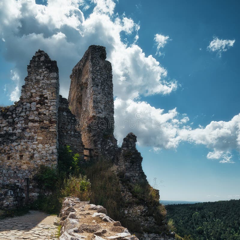Zrúcanina Čachtického hradu, kde žila legendárna Krvavá grófka Báthory, Slovensko