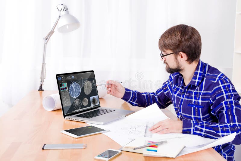 CAD-tekniker på arbete arkivbilder CAD-tekniker på arbete arkivbilder