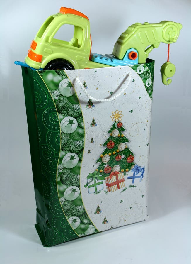 Cadeau de Noël pour un enfant image libre de droits Cadeau de Noël pour un enfant image libre de droits