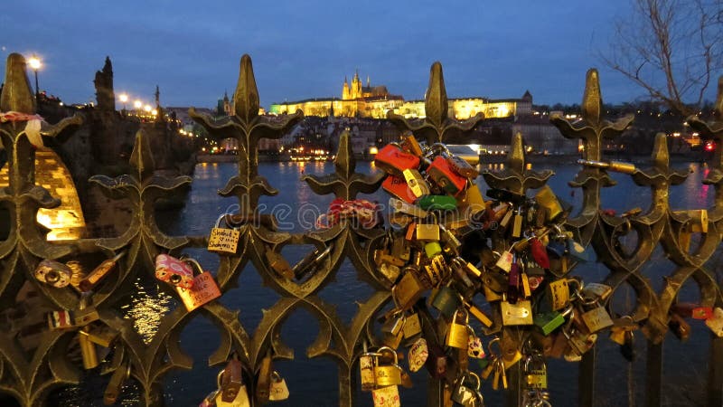 Cadenas de l'amour photo stock Cadenas de l'amour photo stock