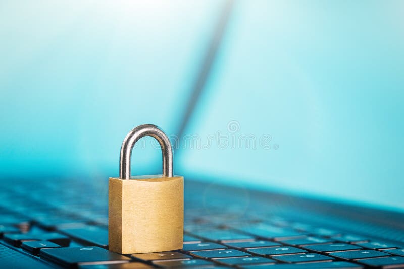 Cadenas sur le clavier d'ordinateur Sécurité de réseau, protection des données et PC de protection d'antivirus photos stock Cadenas sur le clavier d'ordinateur Sécurité de réseau, protection des données et PC de protection d'antivirus photos stock
