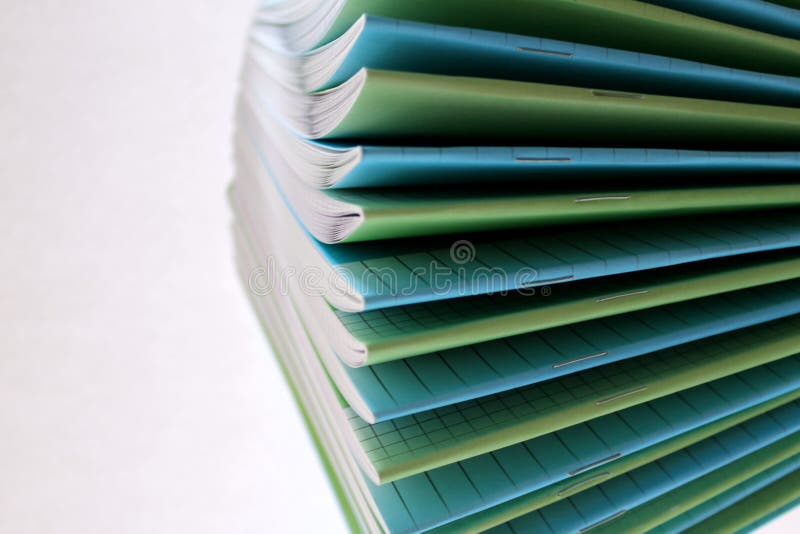 Caderno fino para escrever na escola colorida fotos de stock Caderno fino para escrever na escola colorida fotos de stock