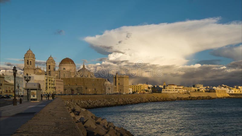 Cadiz linia horyzontu Pod cumulonimbusu Hiszpania time lapse i katedra