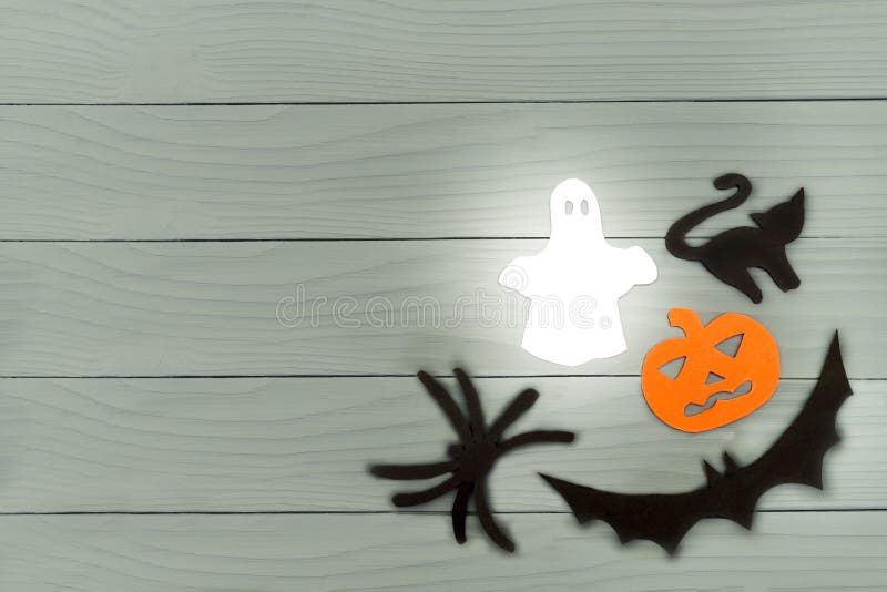 Cadre de coin inférieur droit des silhouettes de papier de Halloween images libres de droits Cadre de coin inférieur droit des silhouettes de papier de Halloween images libres de droits