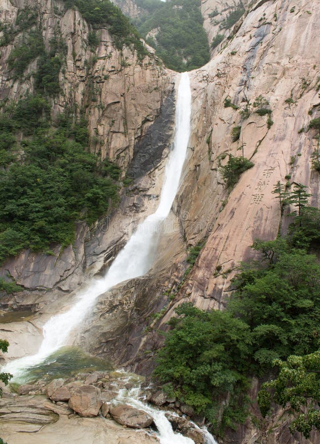 Caduta dell'acqua di Kuryong immagini stock Caduta dell'acqua di Kuryong immagini stock