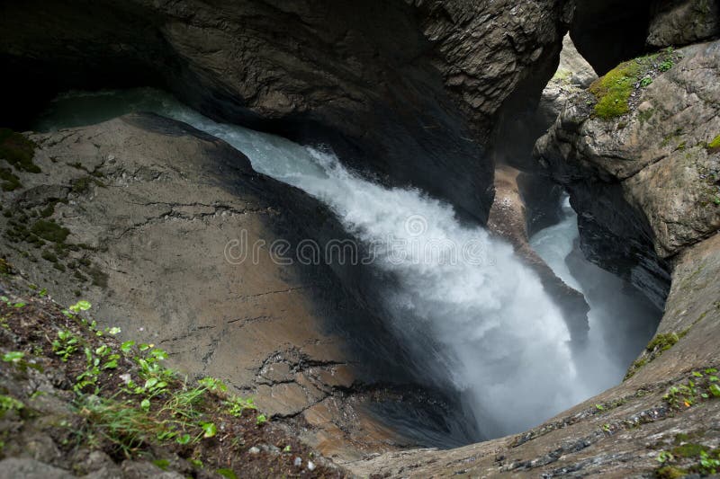 Cadute di Trummelbach, Svizzera fotografia stock libera da diritti Cadute di Trummelbach, Svizzera fotografia stock libera da diritti
