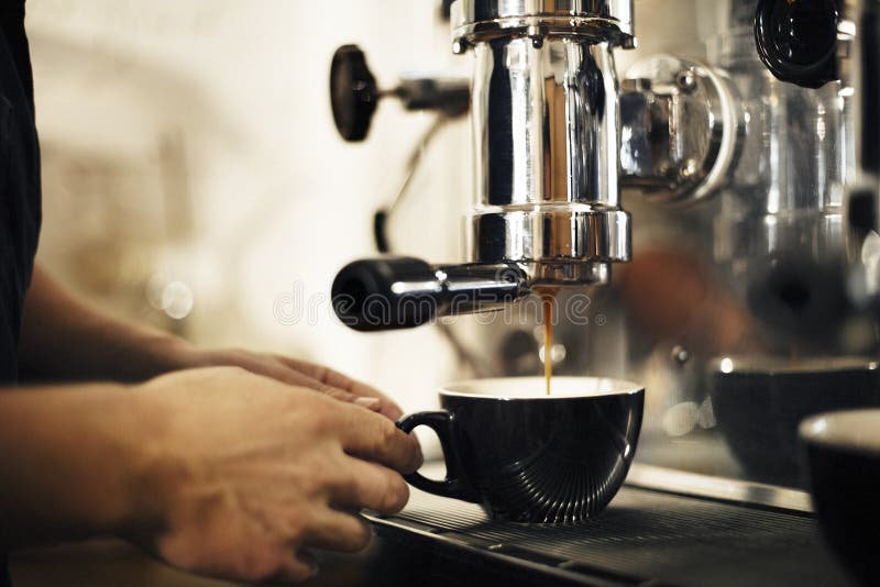 Caffè che fa barista Concept del caffè di affari fotografia stock libera da diritti Caffè che fa barista Concept del caffè di affari fotografia stock libera da diritti