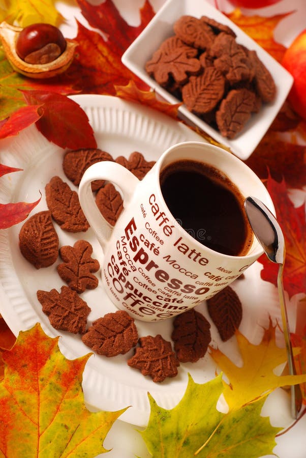 Caffè e torte di autunno fotografie stock libere da diritti Caffè e torte di autunno fotografie stock libere da diritti