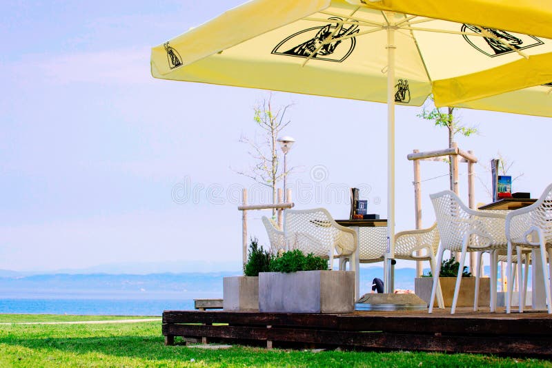 Caffè Isola della via vicino al mare adriatico in Slovenia fotografia stock Caffè Isola della via vicino al mare adriatico in Slovenia fotografia stock