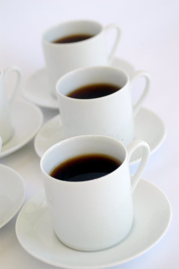 Caffè nero in tazze bianche fotografia stock libera da diritti