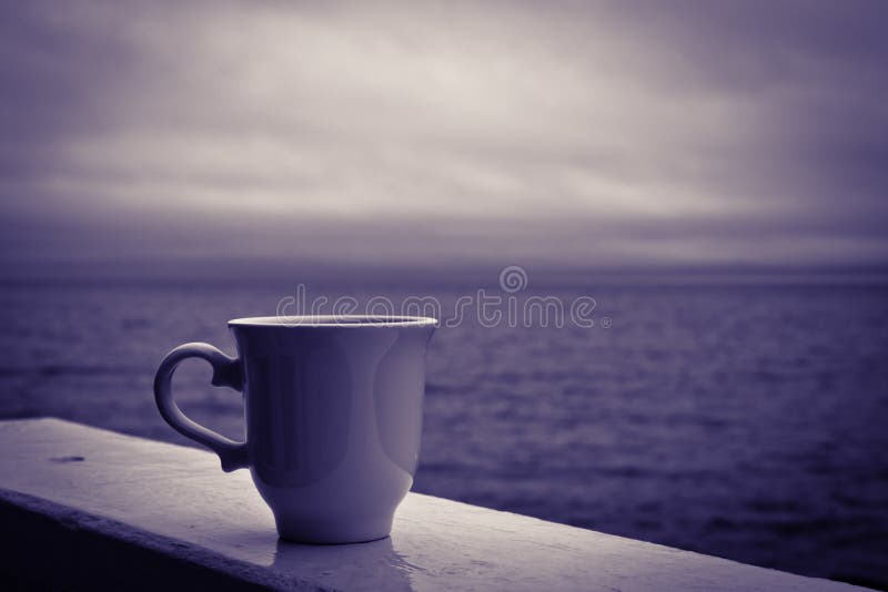Caffè tempestoso di mattina fotografia stock libera da diritti Caffè tempestoso di mattina fotografia stock libera da diritti