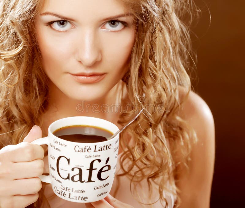 Mulher a beber café foto de stock