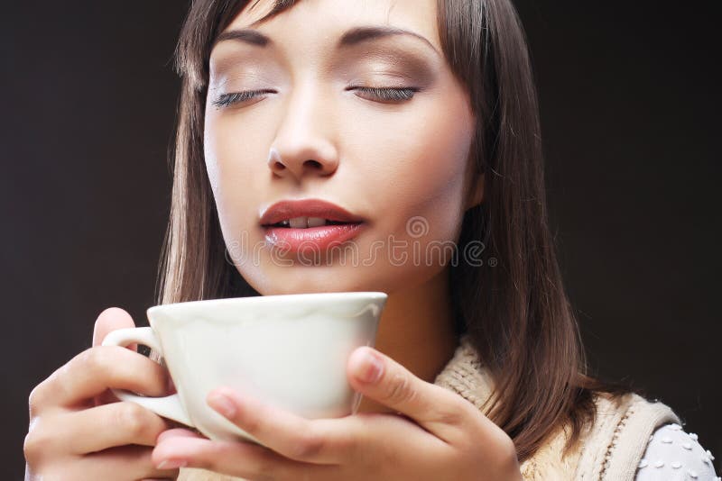 Mulher a beber café fotos de stock royalty free