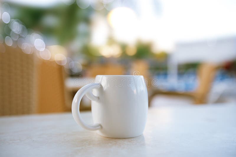 Café de café express dans la cuvette blanche photo libre de droits Café de café express dans la cuvette blanche photo libre de droits