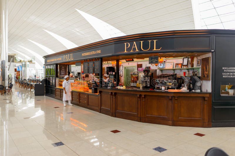 Café En El Terminal 3 De Los Emiratos En El Aeropuerto De Dubai Fotografía editorial Imagen de