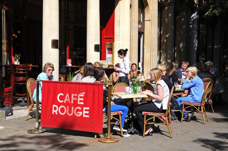 Café na calçada em Cheltenham foto de stock royalty free