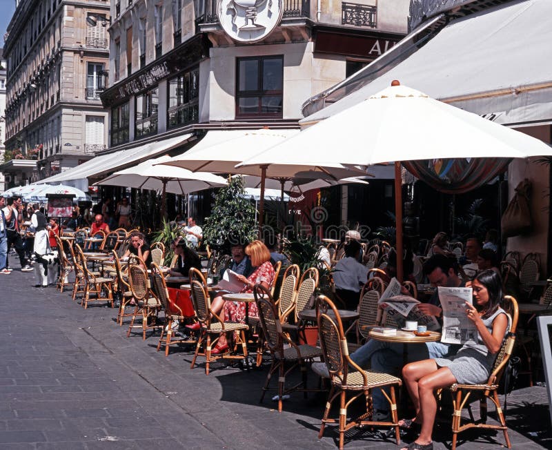 Café na calçada, Paris fotografia de stock