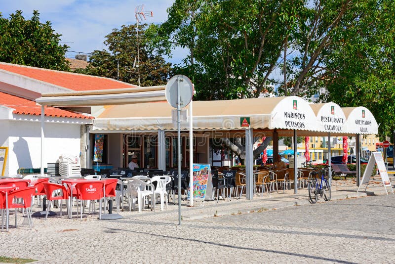 Café na rua, Vila Real de Santo António imagem de stock