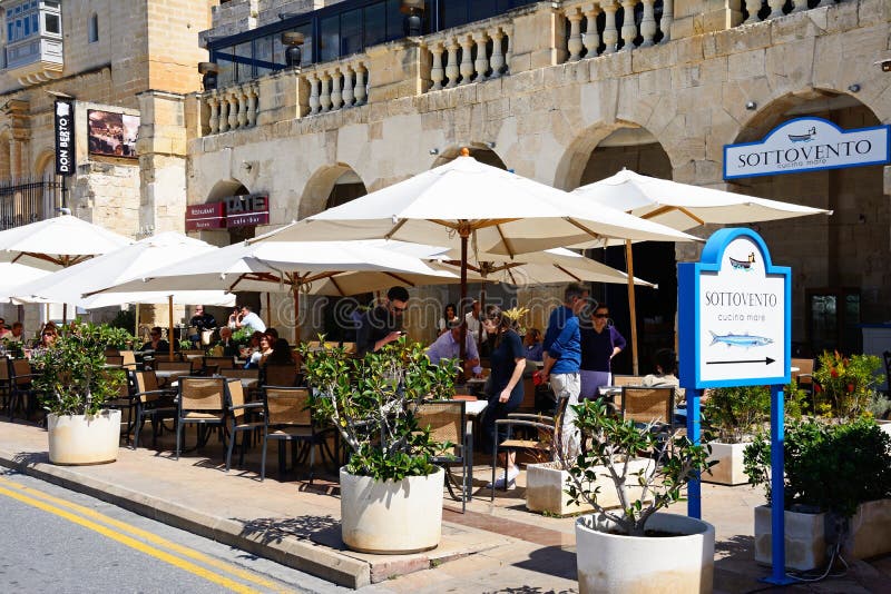 Café do pavimento, Vittoriosa imagem de stock