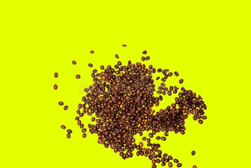 Café em fundo amarelo isolado imagem de stock