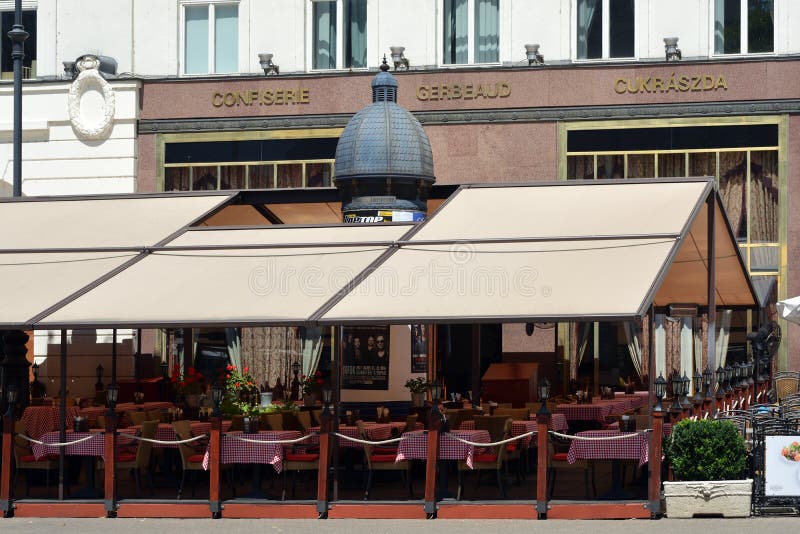 Café Gerbeaud in Budapest - Ungarn lizenzfreie stockfotografie Café Gerbeaud in Budapest - Ungarn lizenzfreie stockfotografie